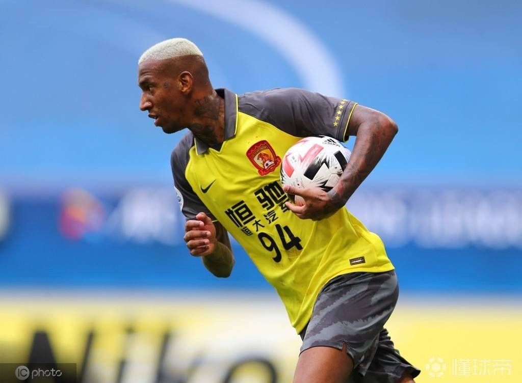 皇冠体育官网-关于今晚体能课后；法兰克福临场应变备战亚冠；更衣室稳定；阵容厚度经受考验的信息-皇冠体育官网